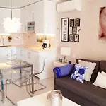 Cozy 1 Bedroom With Sunny Terrace, Beach & Center, Couples 아파트 로스크리스티아노스