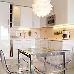 아파트 Cozy 1 Bedroom With Sunny Terrace, Beach & Center, Couples *