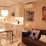 Cozy 1 Bedroom With Sunny Terrace, Beach & Center, Couples 아파트 로스크리스티아노스