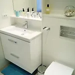 Cozy 1 Bedroom With Sunny Terrace, Beach & Center, Couples 로스크리스티아노스