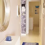 아파트 Cozy 1 Bedroom With Sunny Terrace, Beach & Center, Couples