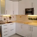 Cozy 1 Bedroom With Sunny Terrace, Beach & Center, Couples 아파트 *