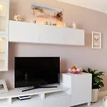 아파트 Cozy 1 Bedroom With Sunny Terrace, Beach & Center, Couples *
