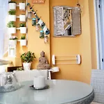 Cozy 1 Bedroom With Sunny Terrace, Beach & Center, Couples 로스크리스티아노스