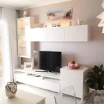 아파트 Cozy 1 Bedroom With Sunny Terrace, Beach & Center, Couples
