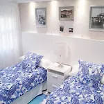 Cozy 1 Bedroom With Sunny Terrace, Beach & Center, Couples 아파트 로스크리스티아노스