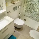 Cozy 1 Bedroom With Sunny Terrace, Beach & Center, Couples 아파트