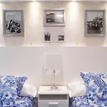 Cozy 1 Bedroom With Sunny Terrace, Beach & Center, Couples 로스크리스티아노스