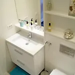Cozy 1 Bedroom With Sunny Terrace, Beach & Center, Couples 아파트 *