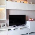Cozy 1 Bedroom With Sunny Terrace, Beach & Center, Couples * 로스크리스티아노스