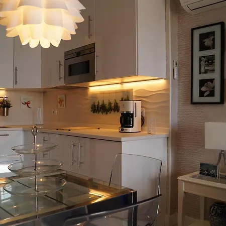 아파트 Cozy 1 Bedroom With Sunny Terrace, Beach & Center, Couples 로스크리스티아노스