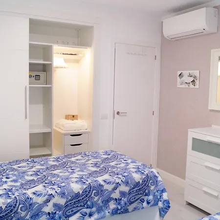 아파트 Cozy 1 Bedroom With Sunny Terrace, Beach & Center, Couples 로스크리스티아노스