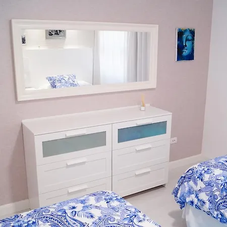 아파트 Cozy 1 Bedroom With Sunny Terrace, Beach & Center, Couples