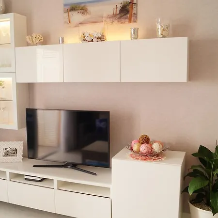 아파트 Cozy 1 Bedroom With Sunny Terrace, Beach & Center, Couples 로스크리스티아노스